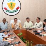 मुख्यमंत्री ने वनाग्नि की घटनाओं पर प्रभावी रोकथाम के लिये वन विभाग के कार्मिकों को ग्रामीणों के साथ बेहतर तालमेल बनाने के दिए निर्देश
