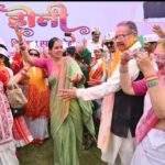 कैबिनेट मंत्री गणेश जोशी के आवास पर पारंपरिक रंगों के साथ मना होली मिलन समारोह