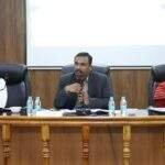 समीक्षा बैठक करते हुए अधिकारियों को आवश्यक दिशा-निर्देश दिए। 