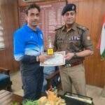 Iबैडमिंटन प्रतियोगिता में पदक विजेता पुलिस कर्मी ने एसएसपी दून से की शिष्टाचार भेंट