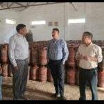 एलपीजी गैस की कालाबाजारी पर जिला प्रशासन सख्त, दो गैस एजेंसियों का औचक निरीक्षण