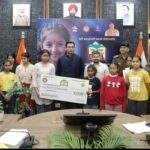 नवरात्र के पावन अवसर पर डीएम ने की देवियों की स्तुति; 10 बालिकाओं की शिक्षा पुनर्जीवित 