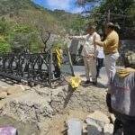 मसूरी-देहरादून मार्ग पर बन रहे वैली ब्रिज के निर्माण कार्य का निरीक्षण करते कैबिनेट मंत्री गणेश जोशी