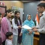 विधवा क्षमा का बैंक ऋण कराया वन टाइम सेटलमेंट एनओसी जारी; शेष 33 हजार धनराशि भी डीएम ने करवाई स्वयं जमा 