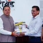 मुख्यमंत्री ने कहा कि पलायन रोकने के लिए श्रमिकों को स्थानीय आवश्यकता के अनुसार दिया जाए कौशल प्रशिक्षण