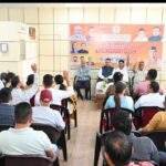 पीएम के उत्तराखण्ड आगमन को लेकर मसूरी विधानसभा क्षेत्र के जनप्रतिनिधियों के साथ बैठक करते कैबिनेट मंत्री गणेश जोशी