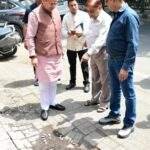 सीएम हेल्पलाइन पर दर्ज शिकायत की पड़ताल करने खुद मौके पर पहुंचे सीएम धामी