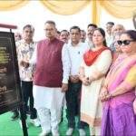 देहरादून में सप्लाई-क़िमाड़ी मोटर मार्ग के चौड़ीकरण का शिलान्यास करते कैबिनेट मंत्री गणेश जोशी