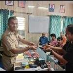 खोए हुए मोबाइल वापस लौटाकर दून पुलिस ने लौटाई चेहरे पर खुशियां