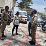 बम से उड़ाने की धमकी दी