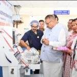 उप जिला चिकित्सालय मसूरी को मेडिकल उपकरण समर्पित करते कैबिनेट मंत्री गणेश जोशी