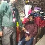 समाधान दिवस में मिला त्वरित न्याय, डीएम की संवेदनशीलता से दिव्यांग सुनील को मिली पेंशन, बैंक खाता और नई व्हीलचेयर।