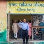 आयुक्त गढ़वाल मंडल ने डोईवाला विधानसभा के मतदेय स्थलों का किया निरीक्षण, राजनीतिक दलों के प्रतिनिधियों के साथ की समीक्षा बैठक