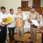 मुख्यमंत्री ने प्रदेश के विभिन्न क्षेत्रों से आए लोगों की समस्याएं सुनीं*