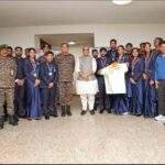 रक्षा मंत्री ने भारतीय सेना की उस टुकड़ी से बातचीत की जिसने कॉमनवेल्थ गेम्स 2026 में 8 गोल्ड मेडल समेत कुल 16 मेडल जीते