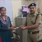 03 लाख रुपये से अधिक मूल्य के 17 मोबाइल फोनो को पुलिस द्वारा CEIR पोर्टल के माध्यम से बरामद कर किया मोबाईल स्वामियों के सुपुर्द