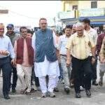 सुवाखोली में प्रस्तावित बिजली घर के चयनित भूमि का स्थलीय निरीक्षण करते कैबिनेट मंत्री गणेश जोशी