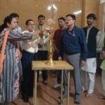 दीक्षारंभ कार्यक्रम में नवप्रवेशी विद्यार्थियों को विश्वविद्यालय की शैक्षणिक व्यवस्था, सुविधाओं एवं अवसरों की दी गई जानकारी