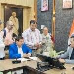 अपनों की प्रताड़ना से टूटे बुजुर्ग, न्याय की आस में पहुंचे समाधान दिवस*